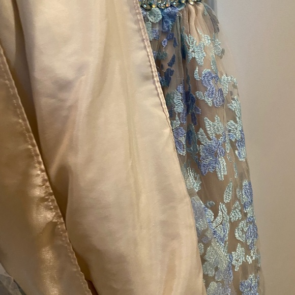 Dress - Picture 5 of 9